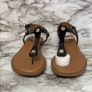 Women's Black and Tan Sandals